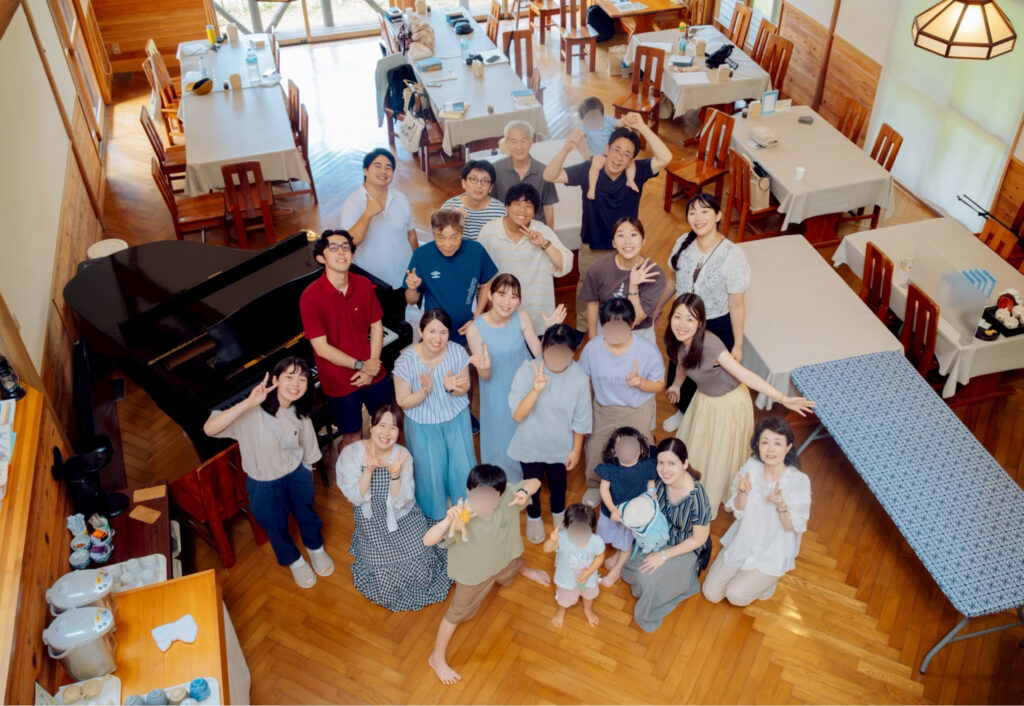 赤ちゃんから90代まで集まっています(教会キャンプの様子)